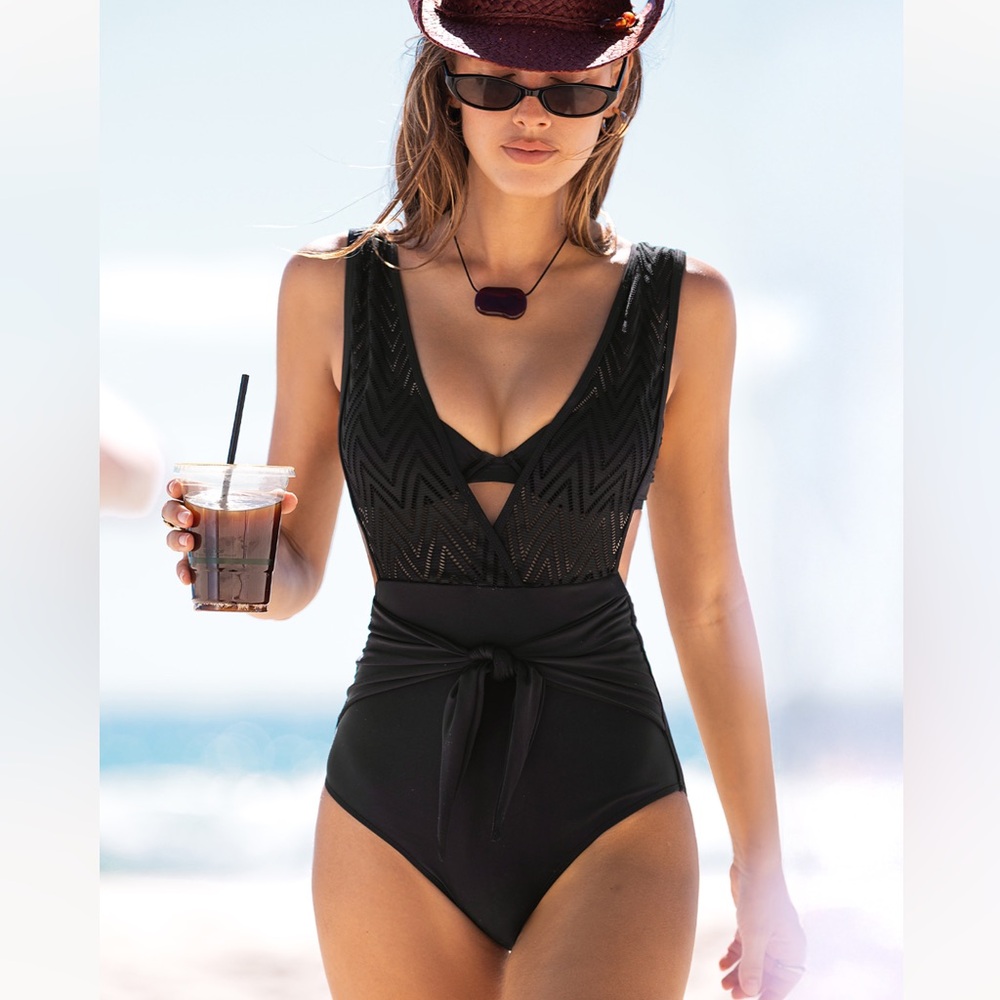 CUPSHE Lunar Current Black Swimsuit Set